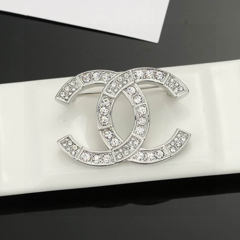 Chanel Brooch 03yxs163